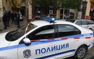 Разследват палеж на кола с трима изгорели в нея