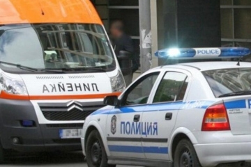 Инцидент в с. Баня! Лек автомобил помете пешеходка, внезапно изскочила на пътя