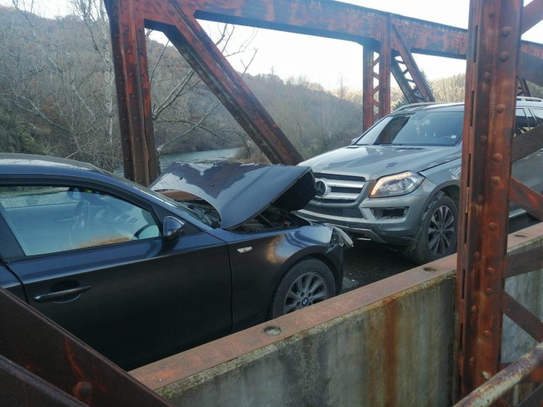 Катастрофа край Железница:  БМВ  и  Мерцедес  се сблъскаха на моста на река Струма