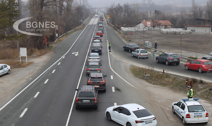 Внимание шофьори: Интензивен трафик по Е-79 край Симитли