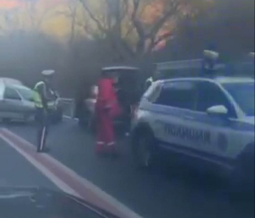 ВНИМАНИЕ ШОФЬОРИ! Затруднено е движението в Кресненското дефиле заради ПТП