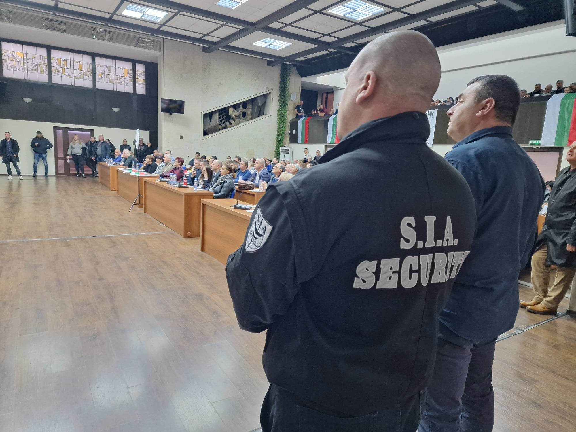4 благоевградски фирми отново на път да си поделят охраната на общинските паркове и социални жилища, за гробищата планират видеонаблюдение