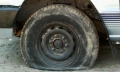 Домашен арест за британеца, нарязал гумите на около 70 автомобила в Добрич