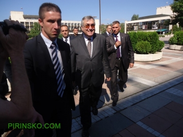 Проф. Близнашки: Не съм говорил дори със съпругата си дали да ставам президент