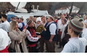 Дете на година и девет месеца извади кръста в Калофер /СНИМКИ/
