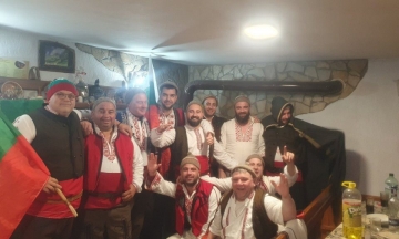 Мощно неврокопско представяне в мъжкото ледено хоро в Калофер