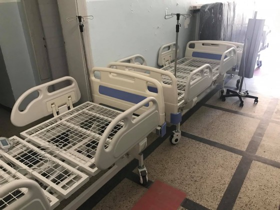 Тройна зараза блокира болниците, в  Пирогов  слагат легла по коридорите