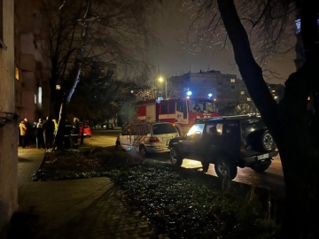 Дядо запали дома си в опит да се самоубие
