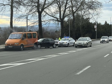 Катастрофа затруднява движението на един от изходите на Благоевград
