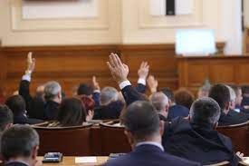 Депутатите поискаха оставката на шефа на Сметната палата, чакат го в НС
