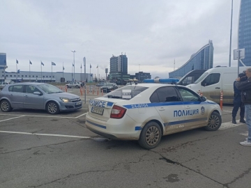 Обир посред бял ден пред хипермаркет в София