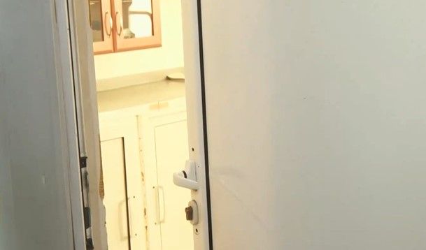Пациент потроши вратата на Спешното отделение в Кюстендил
