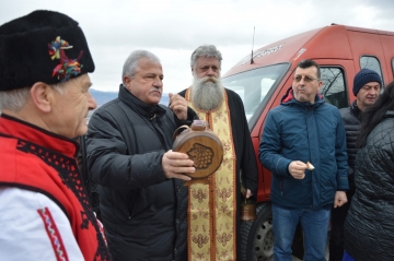 Зимен фестивал на виното и любовта  Трифон Зарезан  събра стоици в с. Делчево