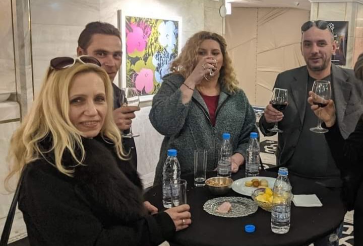 Кой поръча на Общинските служители да счупят стъклата на македонския клуб в Благоевград?