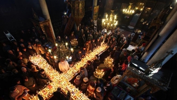 Огнени буркани с мед в памет на Св. Харалампий Чудотворец! Имен ден празнуват Харалампий, Хари, Харалан, Ламби, Ламбо, Ламбрина, Ламбрин, Валентина и Валя