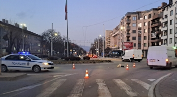 Кола блъсна жена на пешеходна пътека в Благоевград