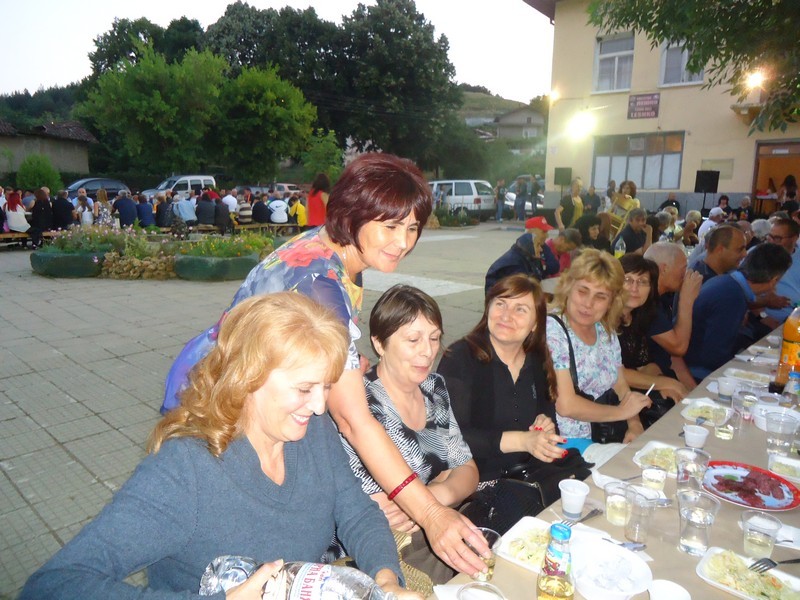 С над 400 гости кметът на благоевградското село Лешко Галя Велкова отбеляза своя 50-годишен юбилей