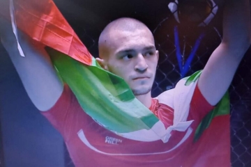 Спортист №7 на Благоевград дебютира с победа на световно по ММА