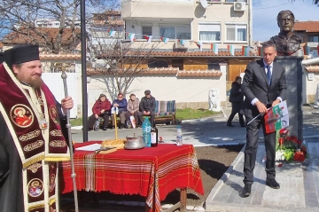 България отдаде почит на Васил Левски! Кмета на Бургас откри бюст-паметник на Апостола на свободата