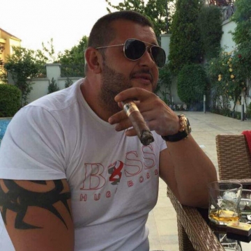 Полицията щурмува следствения арест! Откриха телефон в килията на Бахамата, а в дома му пистолет с боеприпаси