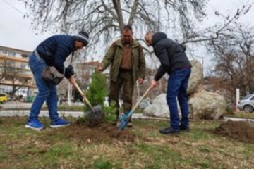 Горски и журналисти залесиха района около паметната плоча на майор Орлински в Благоевград