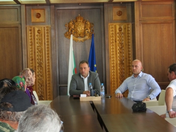 Община Банско нае 16 безработни лица по общинска програма за заетост