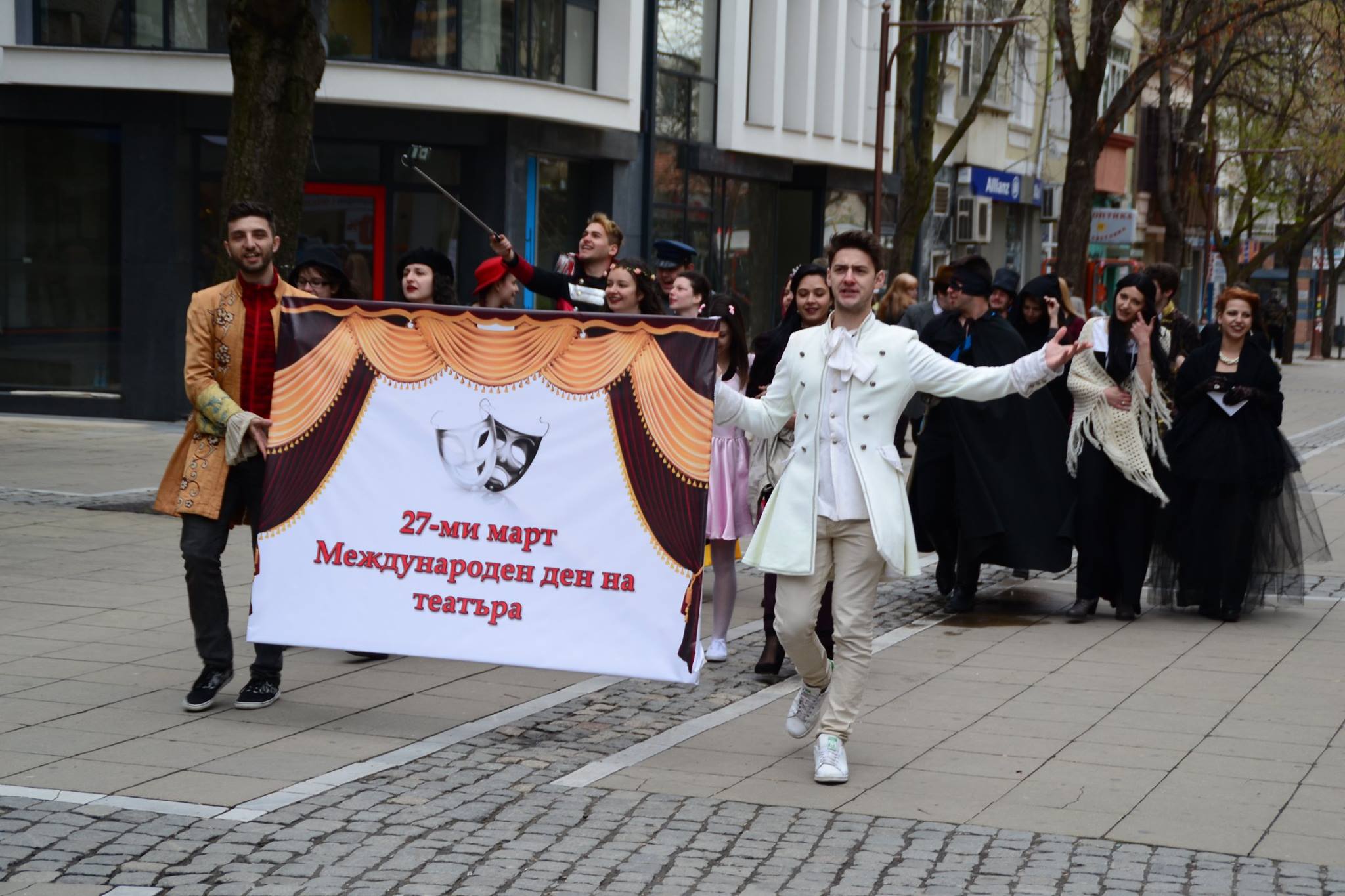 Студенти и преподаватели от ЮЗУ  Неофит Рилски  ще отбележат Международния ден на театъра с празнично шествие