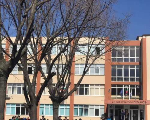 Сигнали за бомби в няколко училища в страната