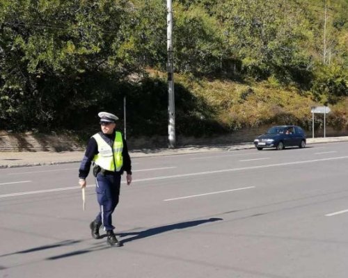 От днес: Отнемат по 8 контролни точки за говорене по телефона зад волана