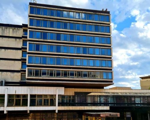 На тезгяха! Продават хотел  Ален мак  в Благоевград  срещу 16,9 млн. лв. без ДДС