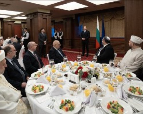 Радев даде вечеря ифтар на мюсюлманите: Да търсим в душите си милосърдие и човеколюбие