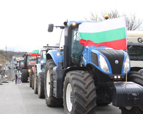 Земеделци с над 50 трактора протестираха в Дупница