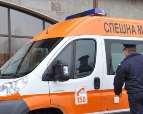 Трагедия! Жена се облегна на парапет, падна и загина
