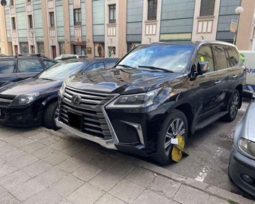 Скъпи автомобили под прицела на Паркинги и гаражи Благоевград