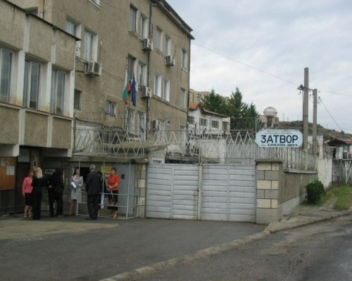 Смъртна заплаха към зам.-шефа на затвора в Бобов дол: Искам ви главите, излизам и ви почвам