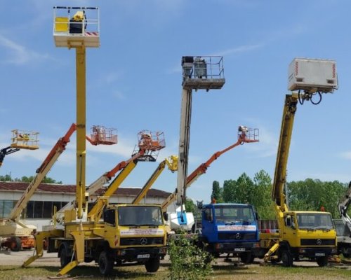 Пет фирми се конкурират за доставката на автовишка и сметосъбираща машина срещу 225 000 лв в община Благоевград