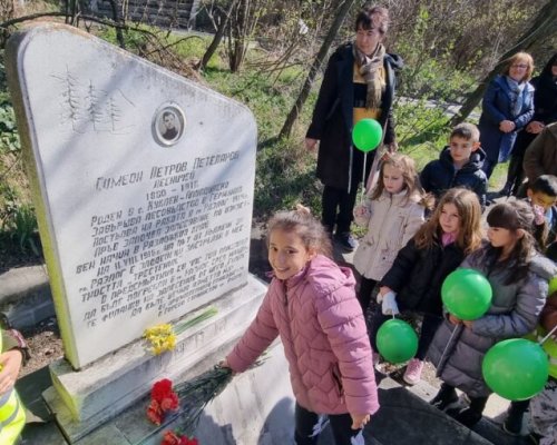 Горски служители и деца заедно отбелязаха 110 години от създаването на ДГС Разлог