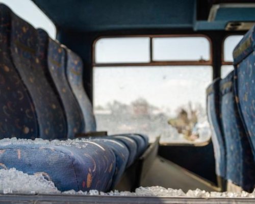 Вандал атакува автобус с камъни в Перник