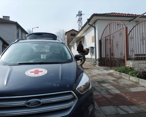 Църквата в кв.  Грамада” в Благоевград получи дарение от над 100 кг. хранителни продукти