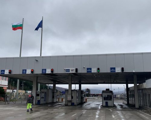 Тираджия блъсна гранична полицайка на ГКПП  Калотина