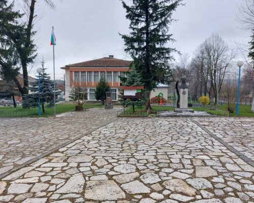 Великденски благотворителен кулинарен базар в село Долно Драглище
