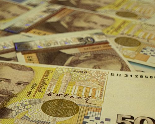 Галъп: 53 у нас предпочитат да получат допълнителна заплата днес, а 30 биха я взели след година