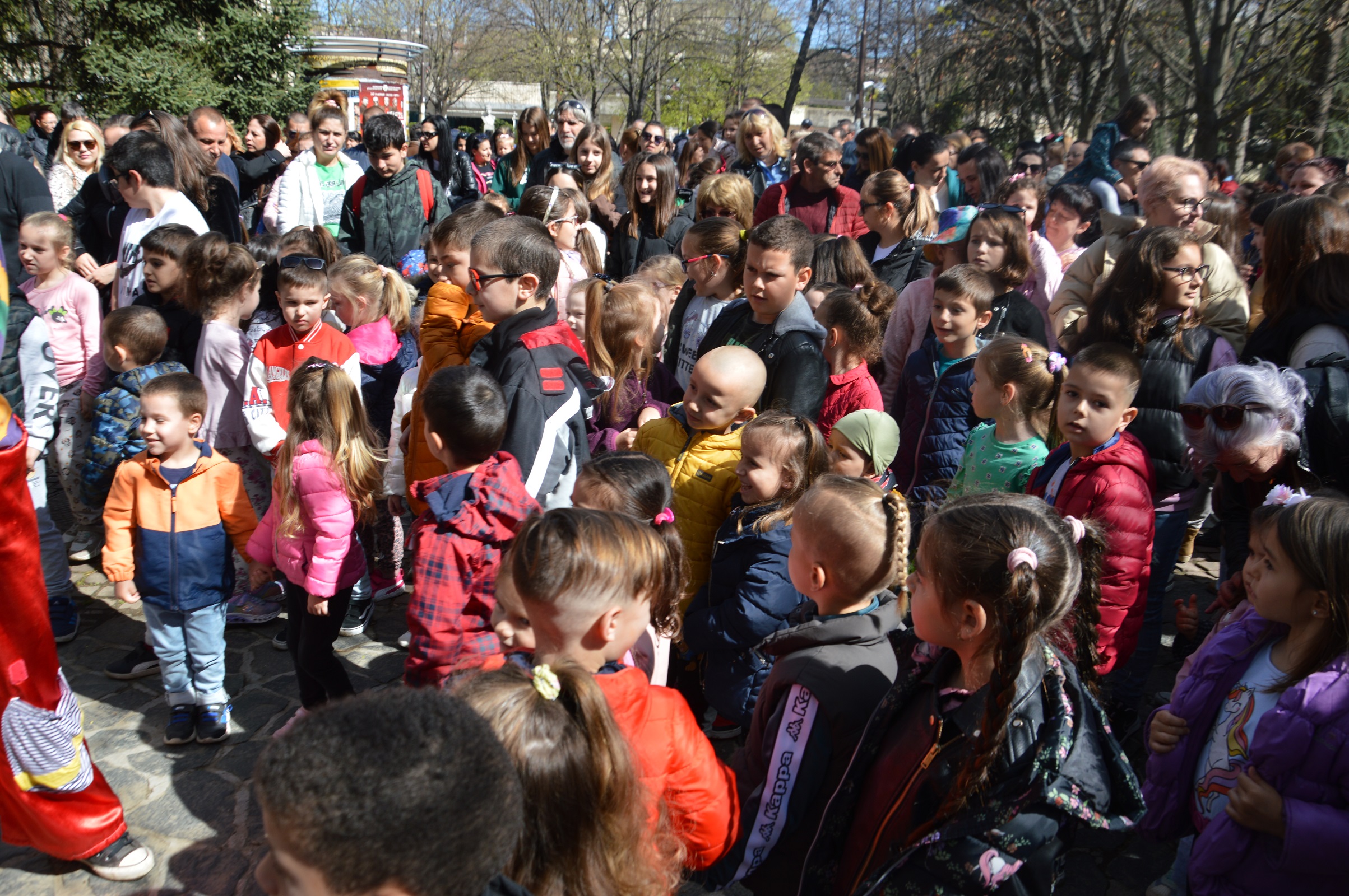 Стотици деца се впуснаха в приключението  На лов за великденски яйца в Благоевград