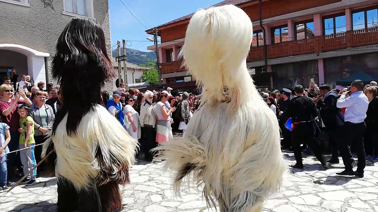 Кукери за Великден в Елешница