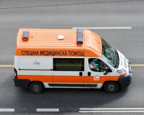 Шофьор на линейка е с опасност за живота след побой