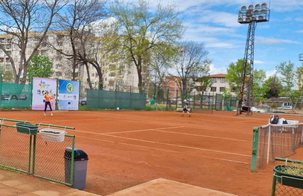 10 българчета се класираха за четвъртфиналите на турнира до 14 г. от Тенис Европа в Пазарджик