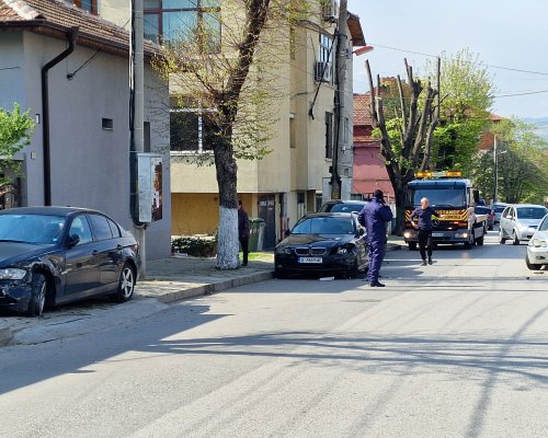 21-годишен младеж от Петрич помете 4 коли в Благоевград рано тази сутрин