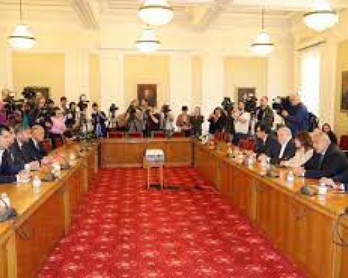 Без резултат на лидерската среща ГЕРБ/СДС и ПП/ДБ. Петков отказа подкрепа за кабинет с първи мандат