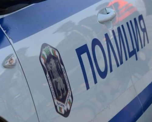 Иззеха дрехи-ментета с лого на световни търговски марки
