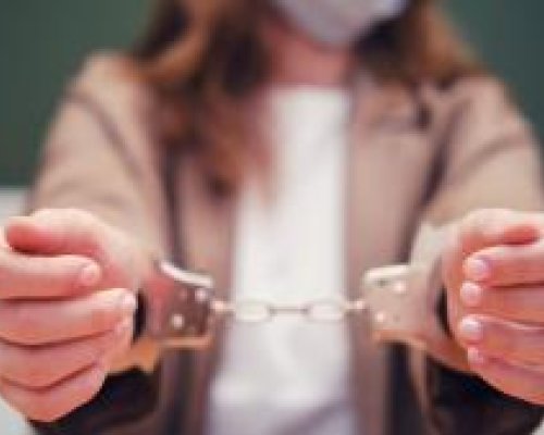 След роднинско сбиване: Мъж пострада след нападение от жена